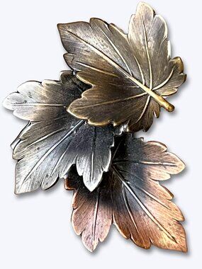Vtg Tri-Tone Metal Falling Leaves Pin Unsigned K&T Style Maple Leaf Brooch Fall